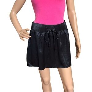 TOPSHOP‎ WOMEN’S BLACK SILK ELASTIC WAISTBAND MINI SKIRTS SIZE US 4 (8 EURO 36)